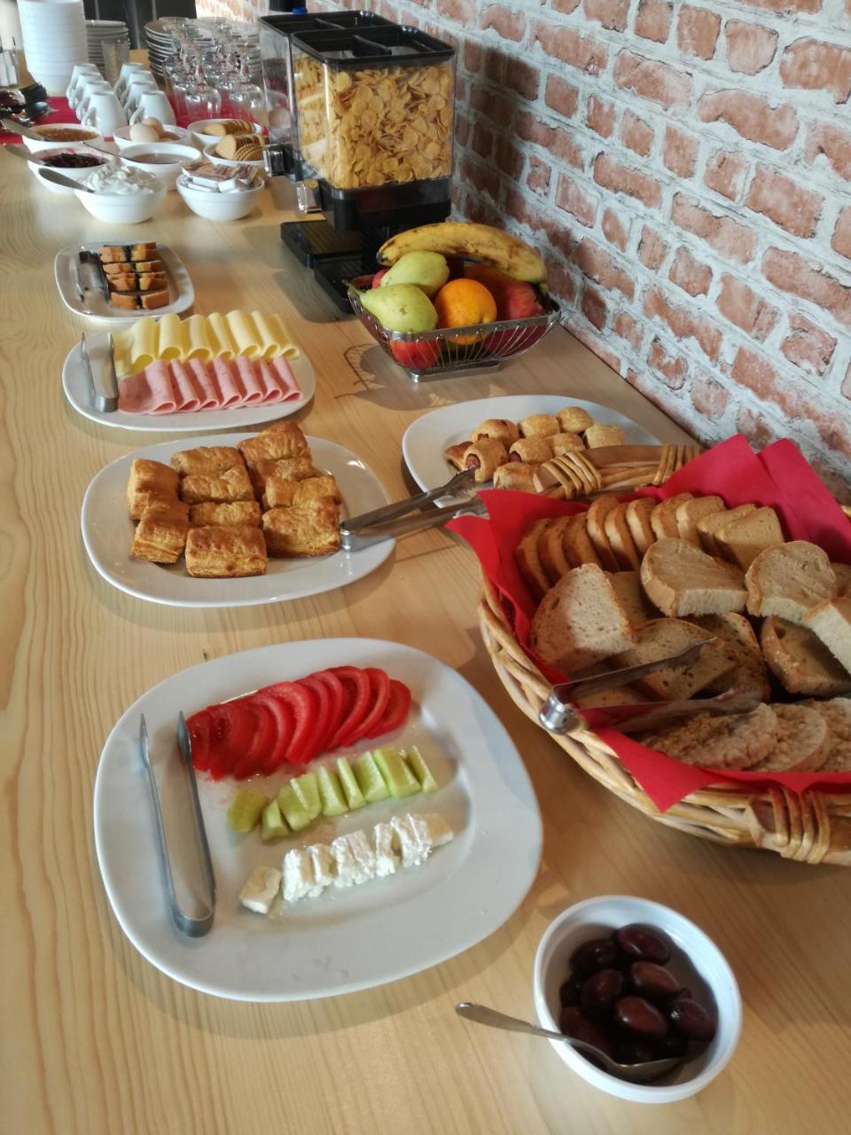 Leonidaion Guesthouse Ancient Olympia Eksteriør billede A typical Bulgarian breakfast